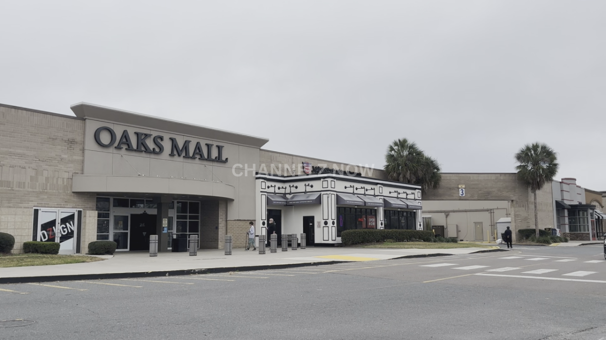 Gainesville, FL Incident: Police Respond to Reported Situation at The Oaks Mall